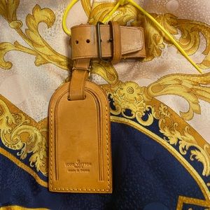 Classic Louis Vuitton Vachetta luggage tag/handle belt set (Poignet). EUC.